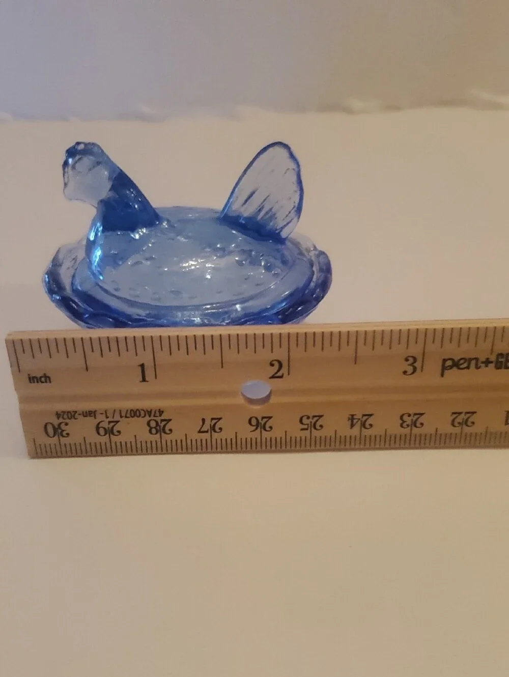 Rose's Closet Hen On Nest Glass Dish